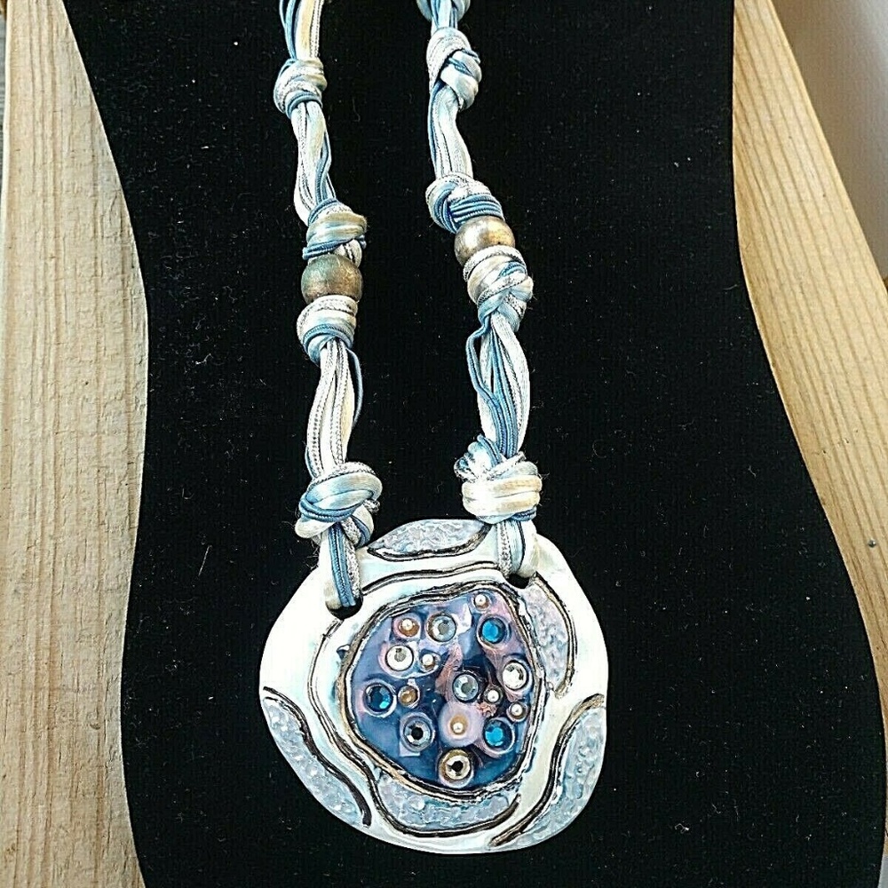Gorgeous Ceramic/Shell Look Polished Necklace Vtg.